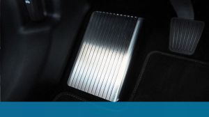 Nerezová opierka ľavej nohy so silikónom pre FORD Focus, 2005-10